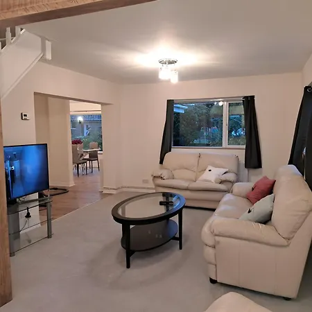 Beautiful 5 Bedroom Bungalow, Sleeps 7, In Calne Exterior photo