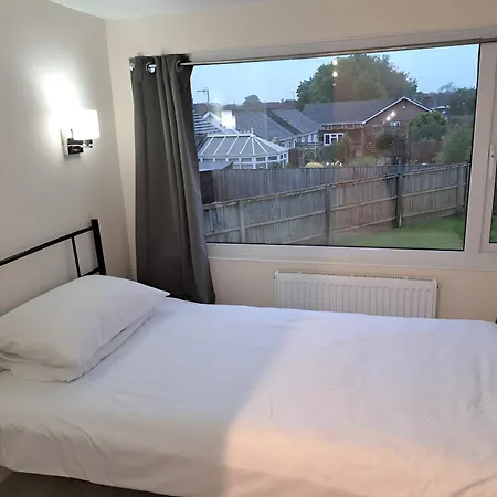 Beautiful 5 Bedroom Bungalow, Sleeps 7, In Calne Exterior photo