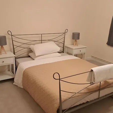 Beautiful 5 Bedroom Bungalow, Sleeps 7, In Calne Exterior photo