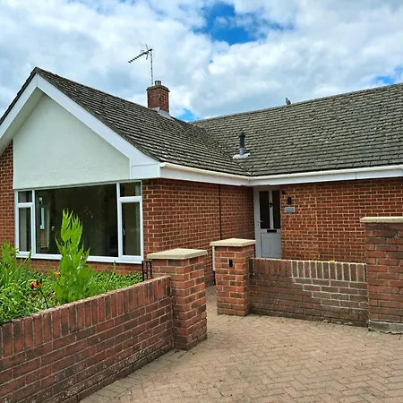 Beautiful 5 Bedroom Bungalow, Sleeps 7, In Calne Exterior photo
