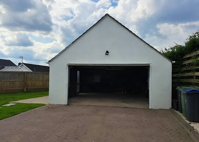 Beautiful 5 Bedroom Bungalow, Sleeps 7, In Calne