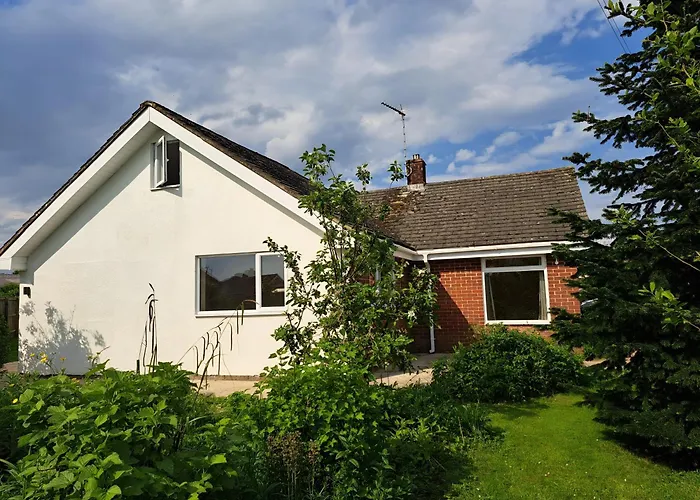 Beautiful 5 Bedroom Bungalow, Sleeps 7, In Calne