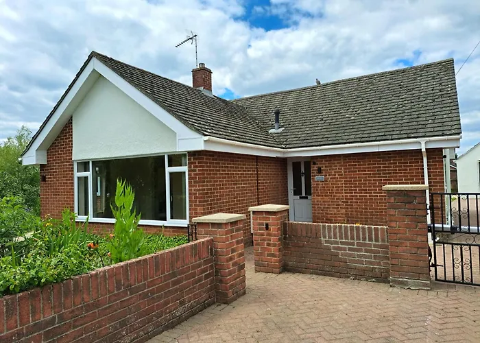 Beautiful 5 Bedroom Bungalow, Sleeps 7, In Calne