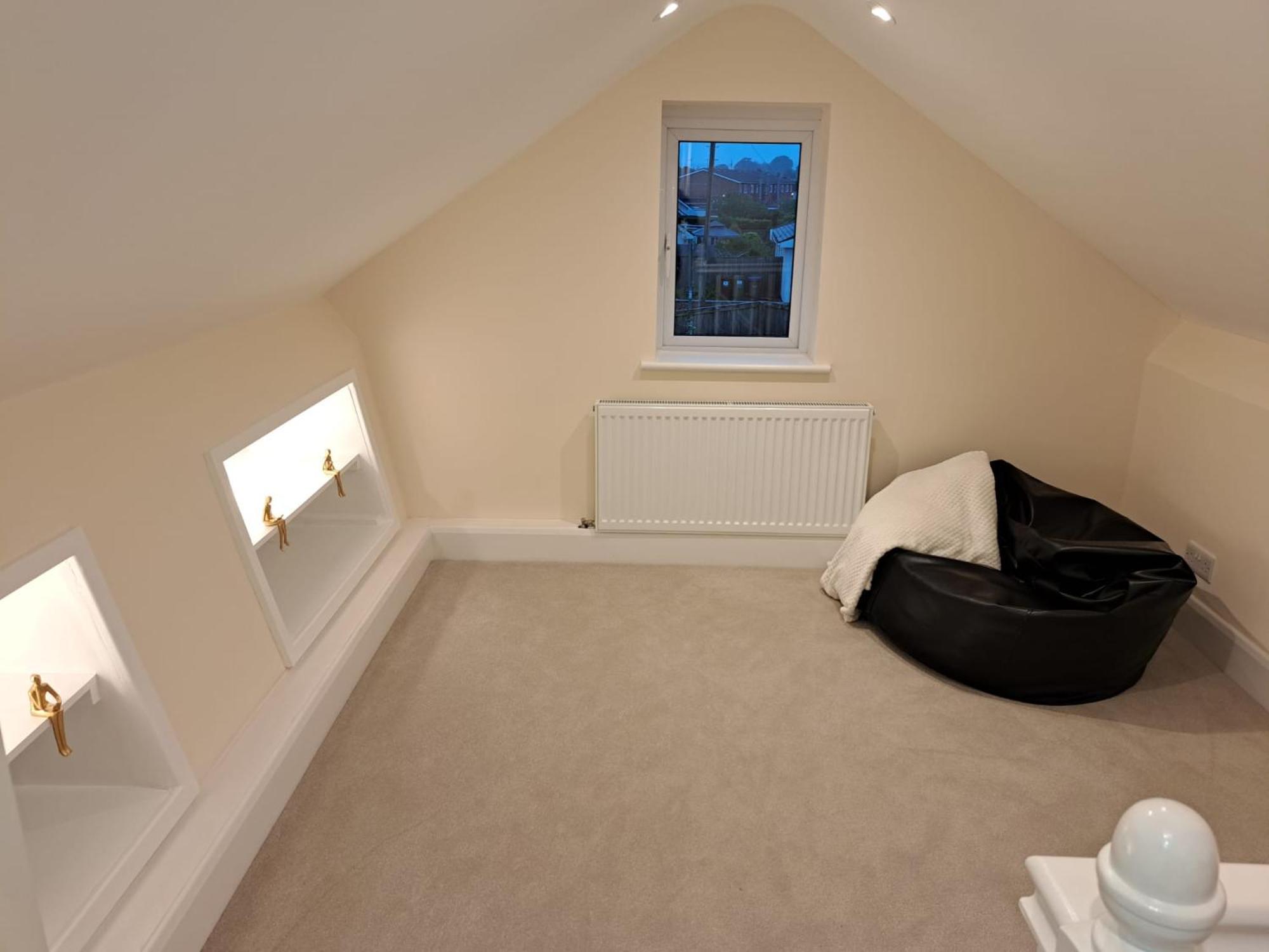 Beautiful 5 Bedroom Bungalow, Sleeps 7, In * Calne