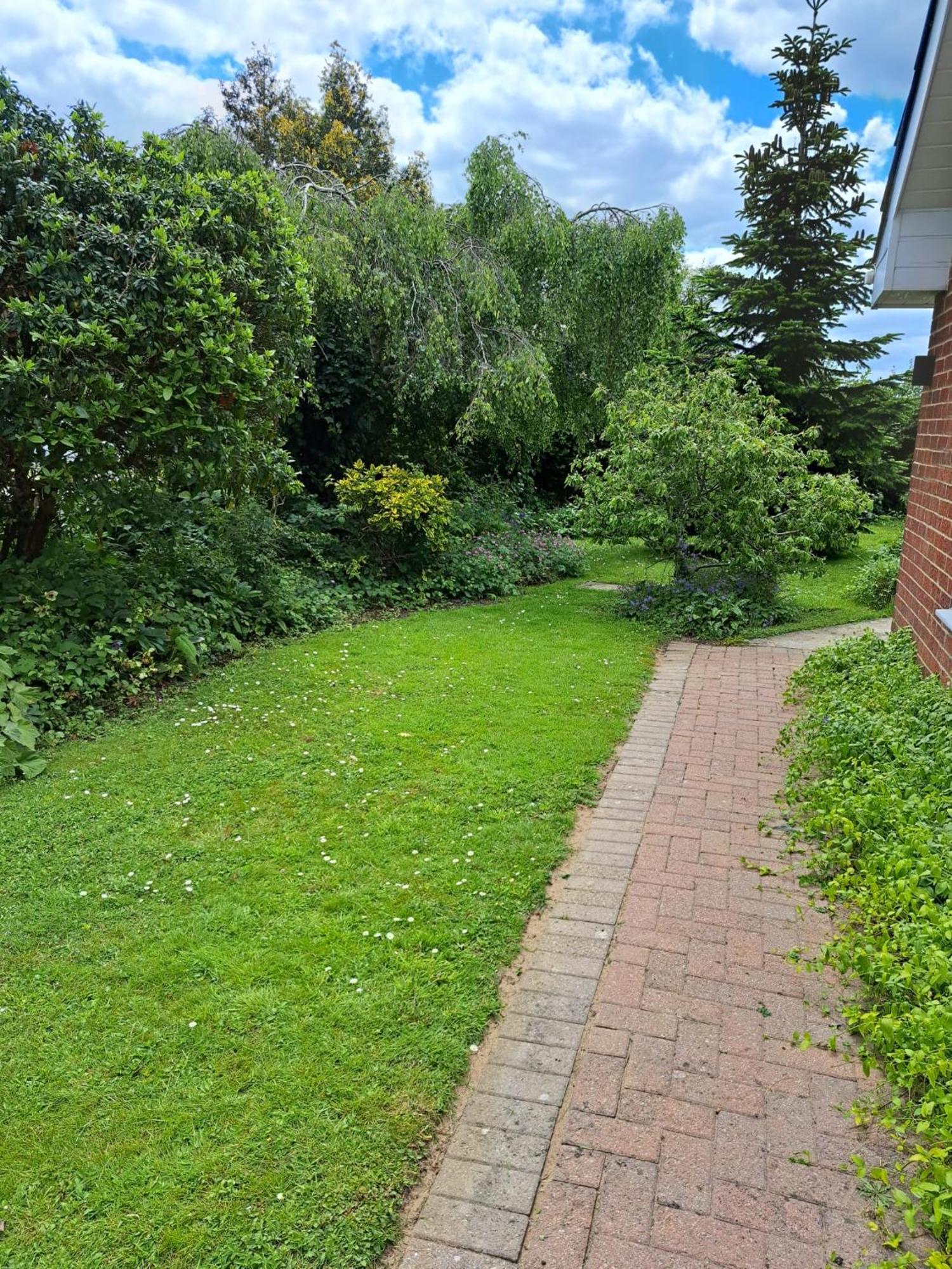 Beautiful 5 Bedroom Bungalow, Sleeps 7, In Holiday home *