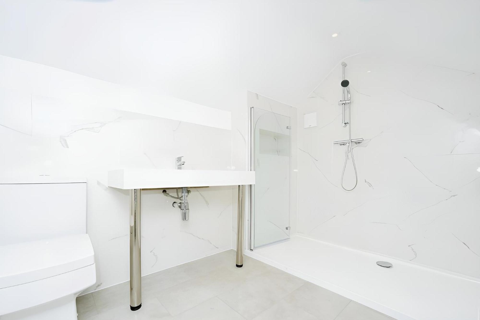 Beautiful 5 Bedroom Bungalow, Sleeps 7, In Calne