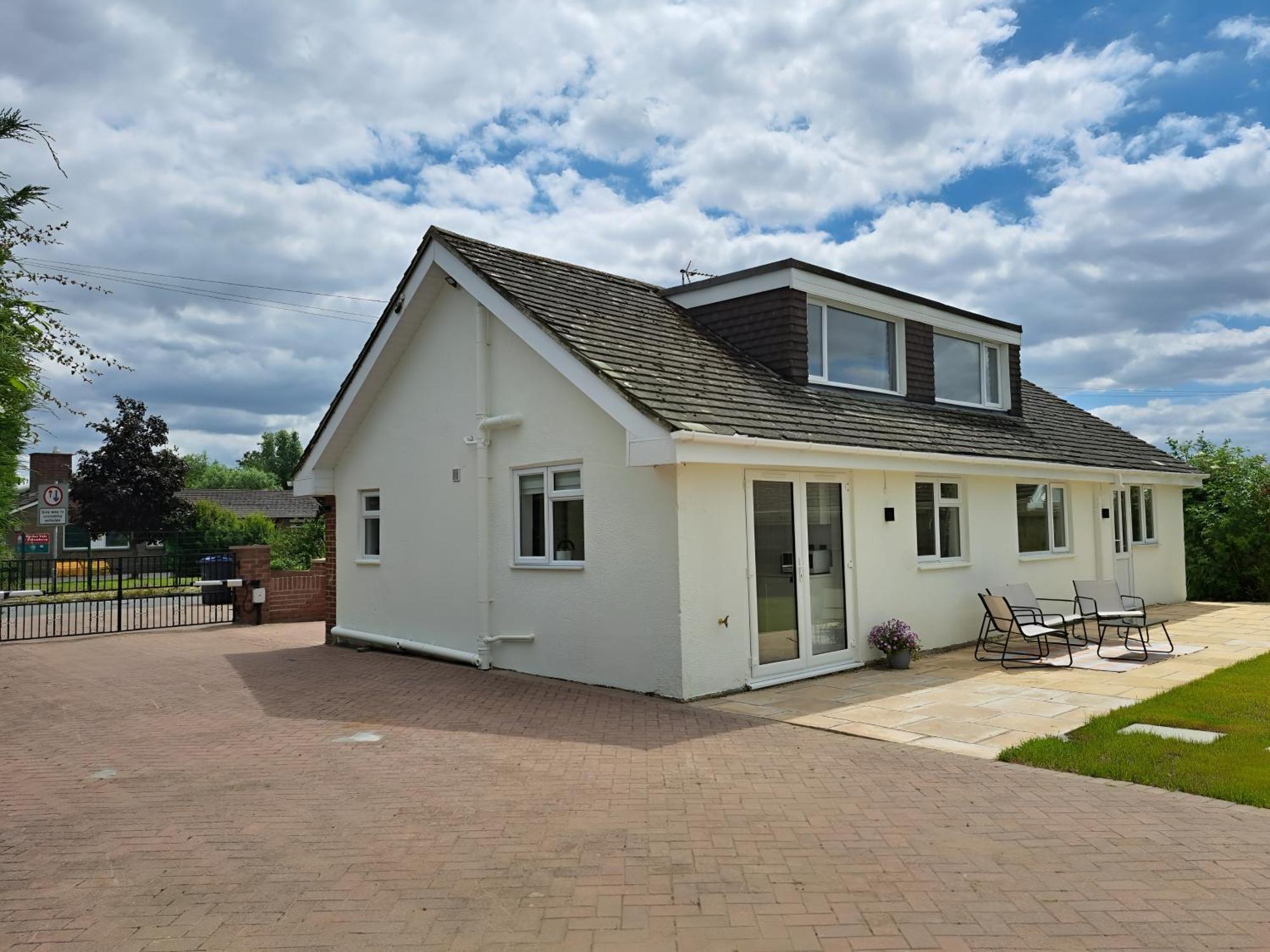 Holiday home Beautiful 5 Bedroom Bungalow, Sleeps 7, In Calne